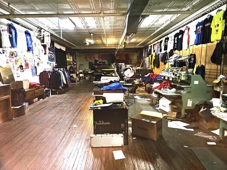 More Photos Of 2000-2014 Salisbury St, Saint Louis General Retail For Sale