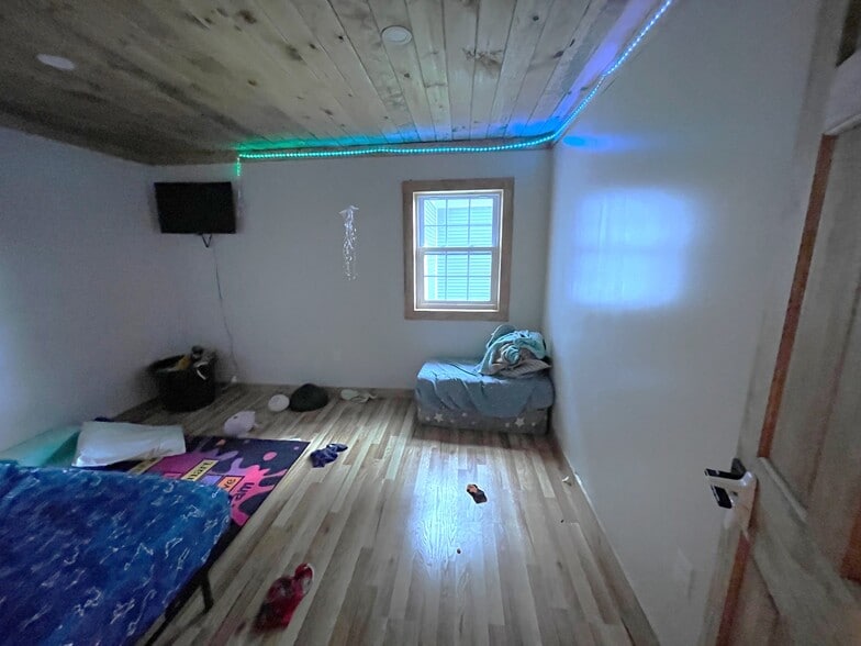 More Photos Of 19 Mason Corner Rd, Saint Albans Multifamily For Sale