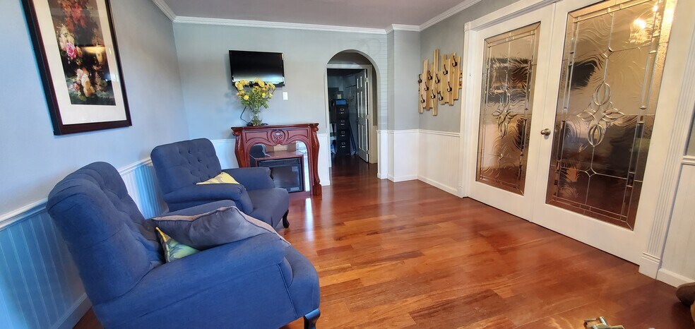 More Photos Of 2024 Madison St, Everett Office For Sale