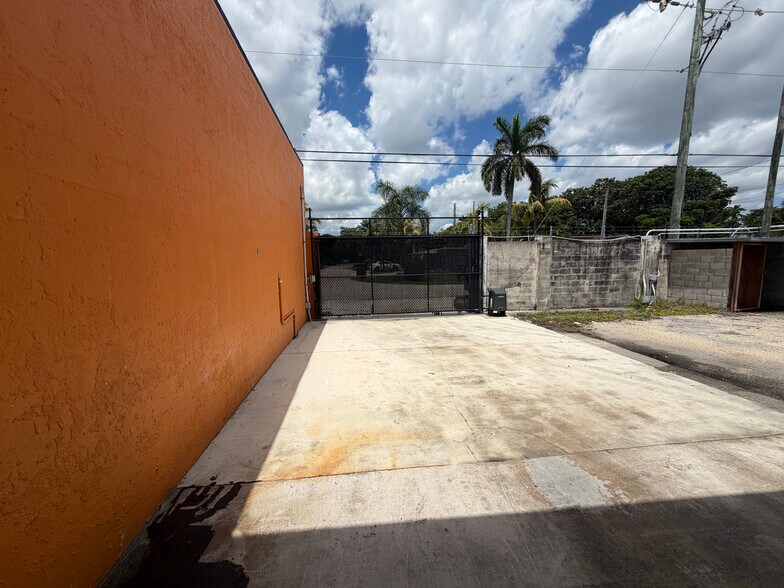 More Photos Of 1636 NE 12th Ter, Fort Lauderdale Manufacturing For Lease