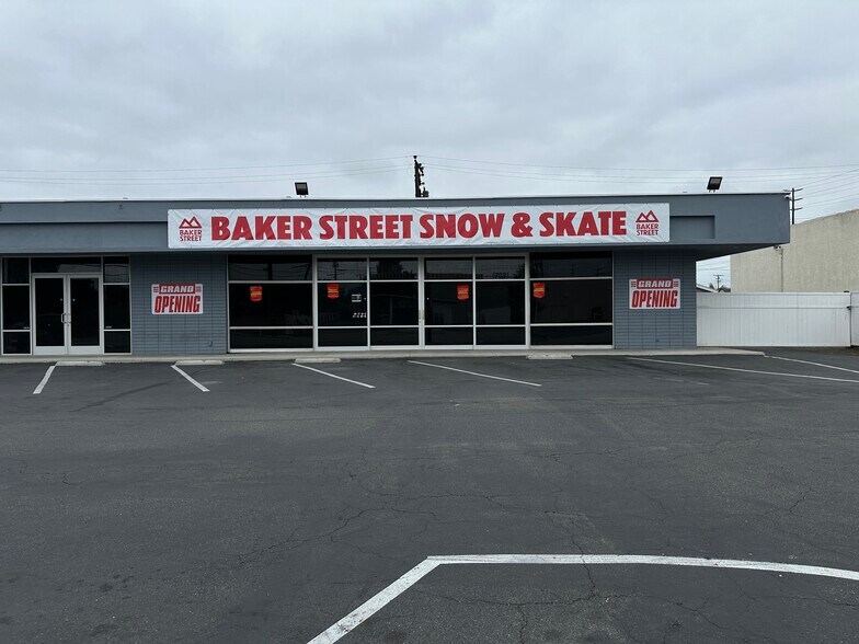 More Photos Of 17055 Newland St, Huntington Beach Unknown For Lease