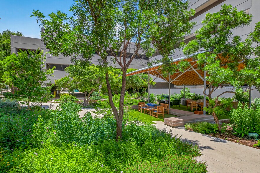 More Photos Of 10101 Reunion Pl, San Antonio Unknown For Lease