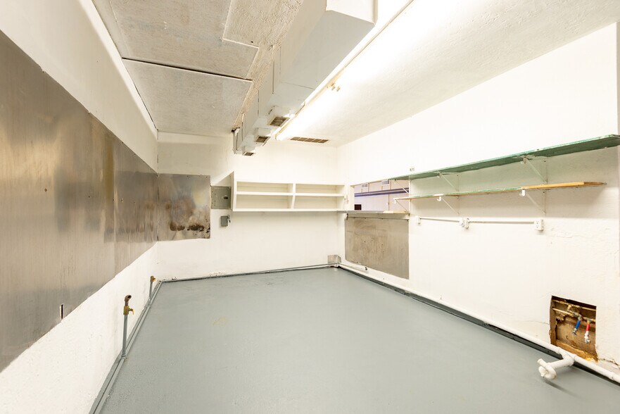 More Photos Of 114 S Teel Dr, Devine Restaurant For Sale