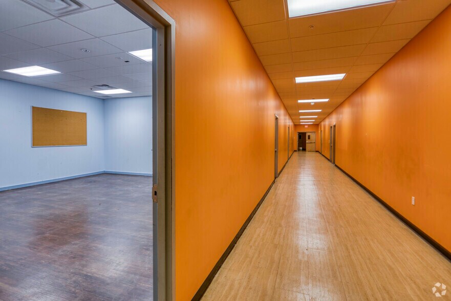 More Photos Of 1251 E Fowler Ave, Tampa Storefront For Lease