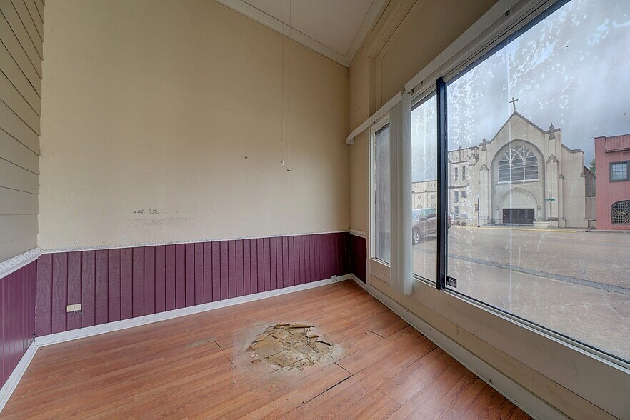 More Photos Of 406 N State Line Ave, Texarkana Storefront Retail Residential For Lease