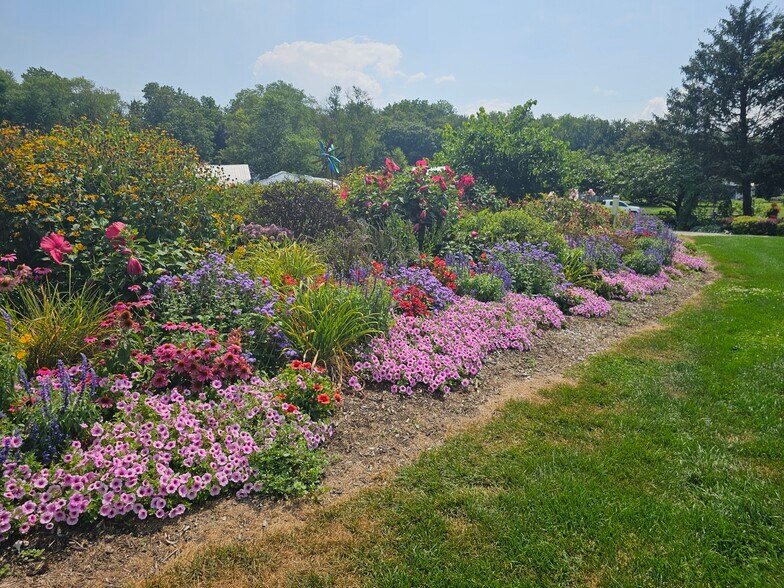 More Photos Of 73 Little York Rd, Warwick Garden Center For Sale