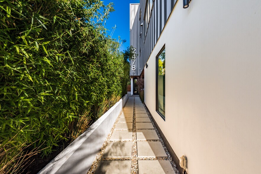 More Photos Of 2478 Penmar Ave, Venice Dormitory For Sale