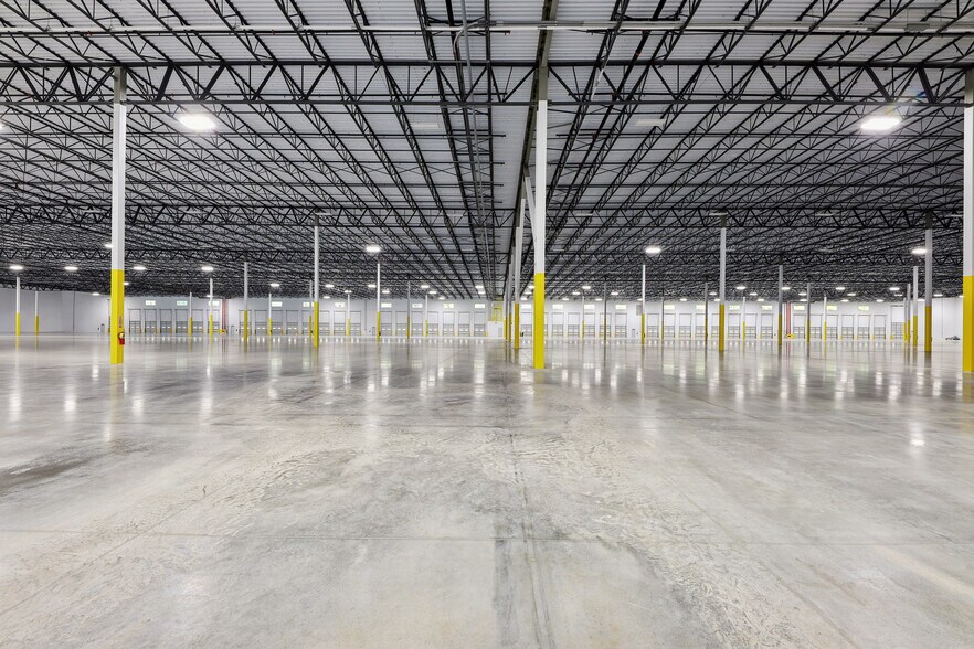 More Photos Of 3945 Gilbert Rd, Atlanta Distribution For Lease