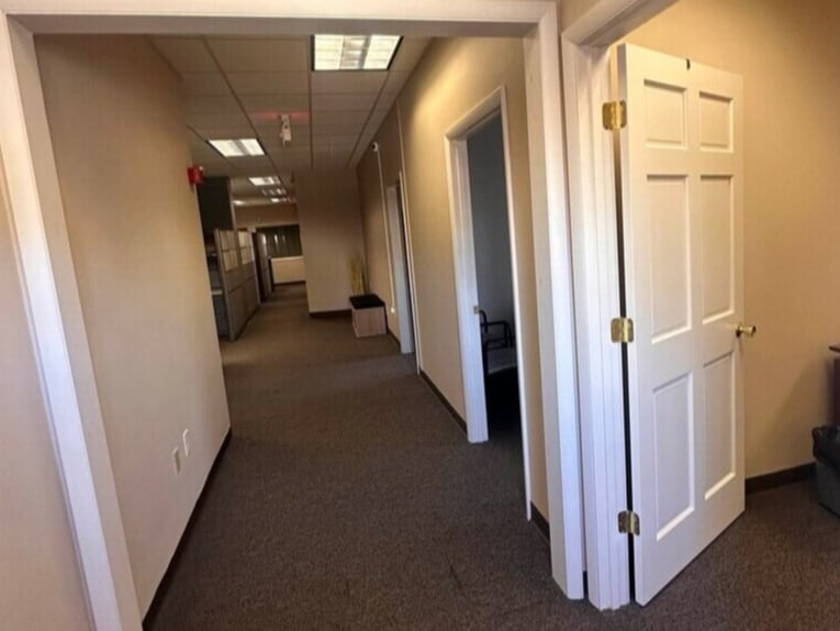 More Photos Of 1730 N Limestone St, Springfield Loft Creative Space For Lease