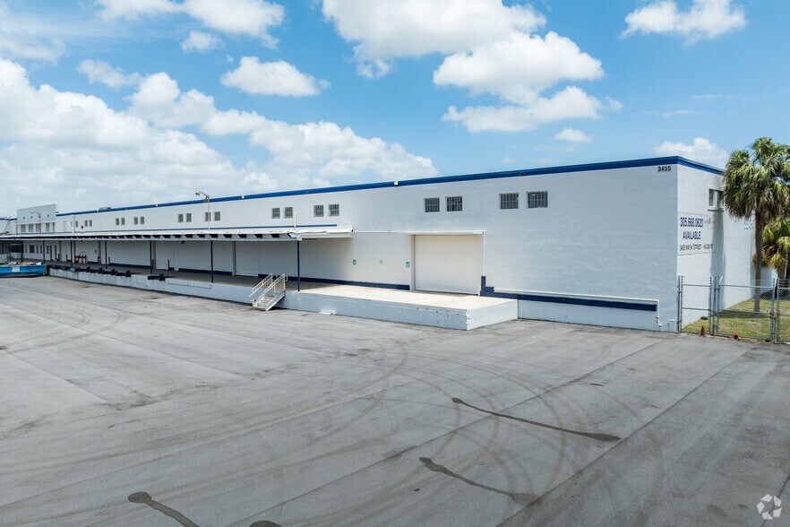 More Photos Of 3455 NW 54th St, Miami Warehouse For Sale