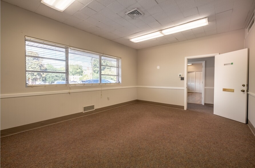 More Photos Of 1842 Banking St, Greensboro Office For Sale
