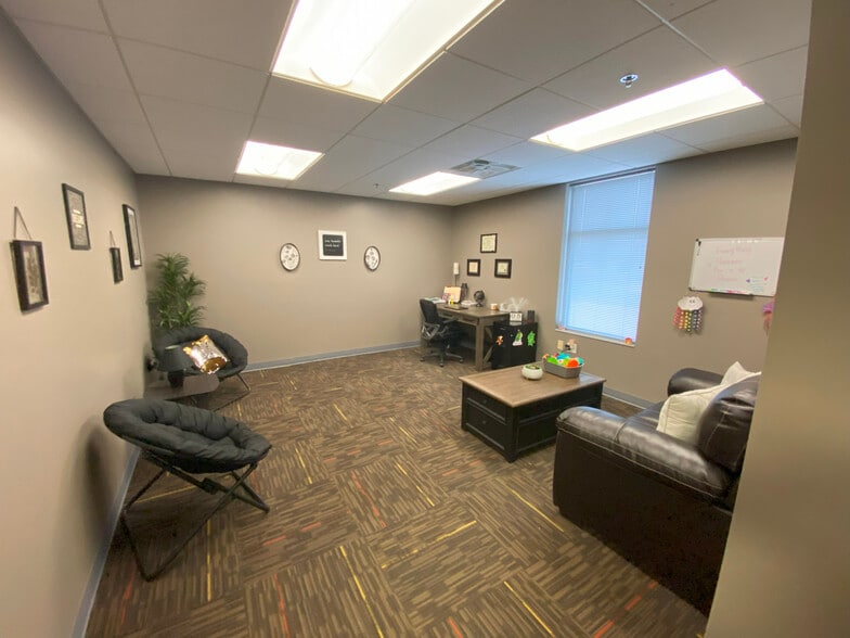 More Photos Of 2632 47th St S, Fargo Office For Lease