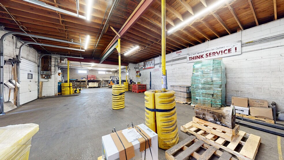 More Photos Of 662 15 St SW, Medicine Hat Industrial For Sale