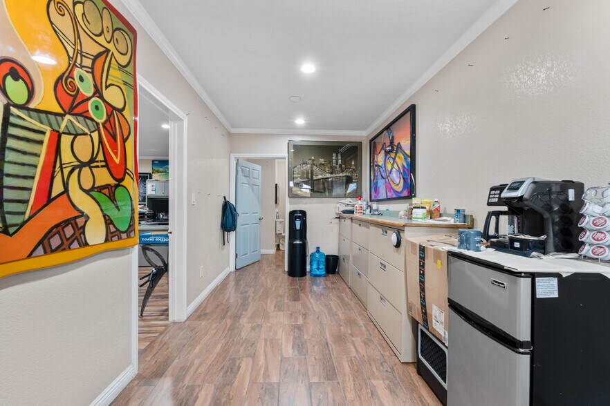 More Photos Of 491 W Rialto Ave, Rialto Manufacturing For Sale