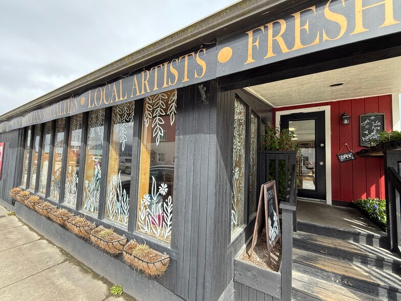 More Photos Of 307 N Nordic Dr, Petersburg Storefront For Sale