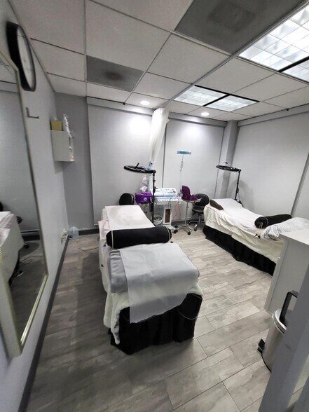 More Photos Of 23601 Moulton Pky, Laguna Hills Medical For Lease