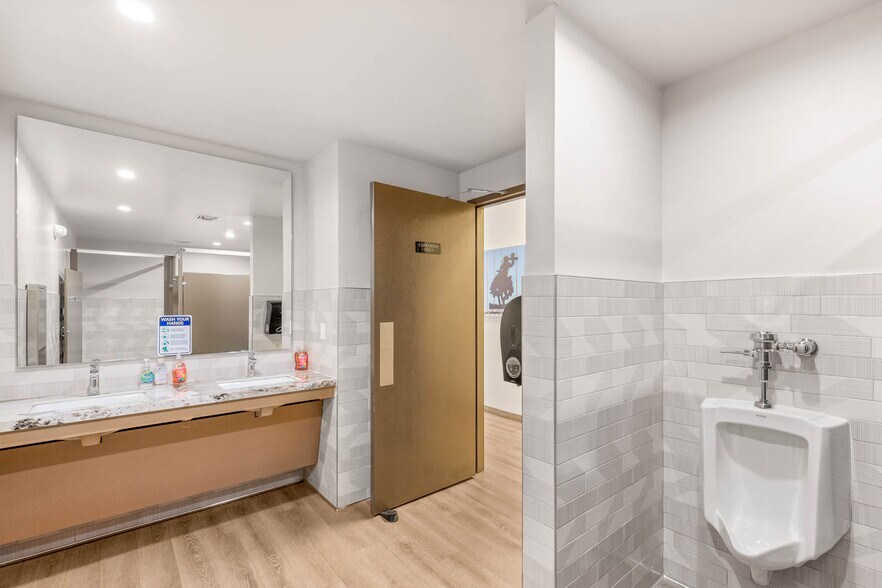 More Photos Of 2601 N Tenaya Way, Las Vegas Office For Sale