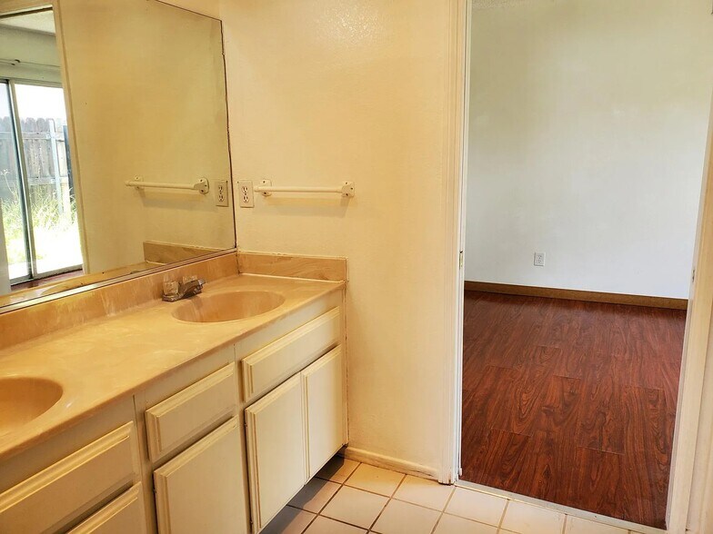 More Photos Of 616 N Citrus Ave, Escondido Specialty For Sale