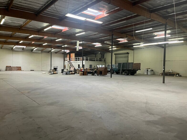 More Photos Of 440 E Walnut Ave, Fullerton Warehouse For Lease