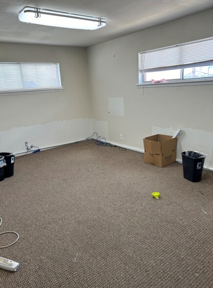 More Photos Of 307-311 Lombrano St, San Antonio Warehouse For Sale