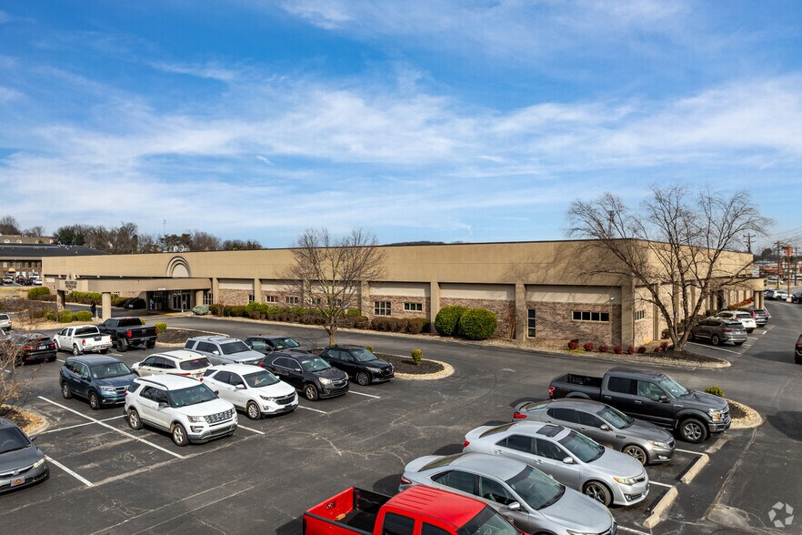 More Photos Of 420 W Morris Blvd, Morristown Office For Lease