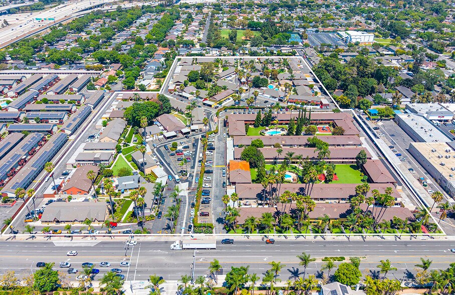 Primary Photo Of 2833 N Bristol St, Santa Ana Apartments For Sale