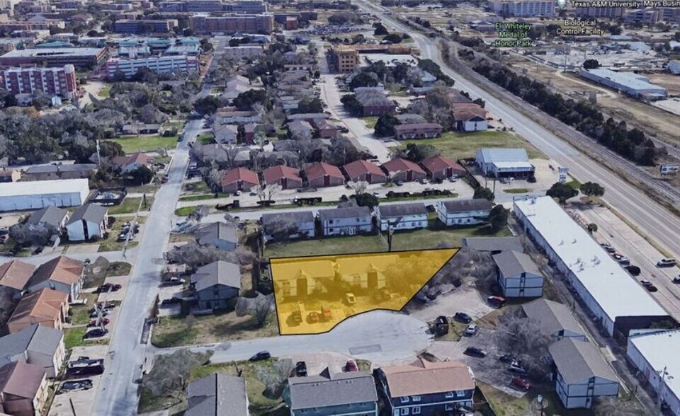 More Photos Of 803-805 Oran Cir, Bryan Apartments For Sale