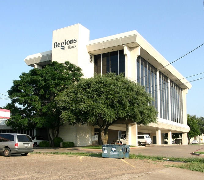 More Photos Of 1425 N Dallas Ave, Lancaster Office For Sale