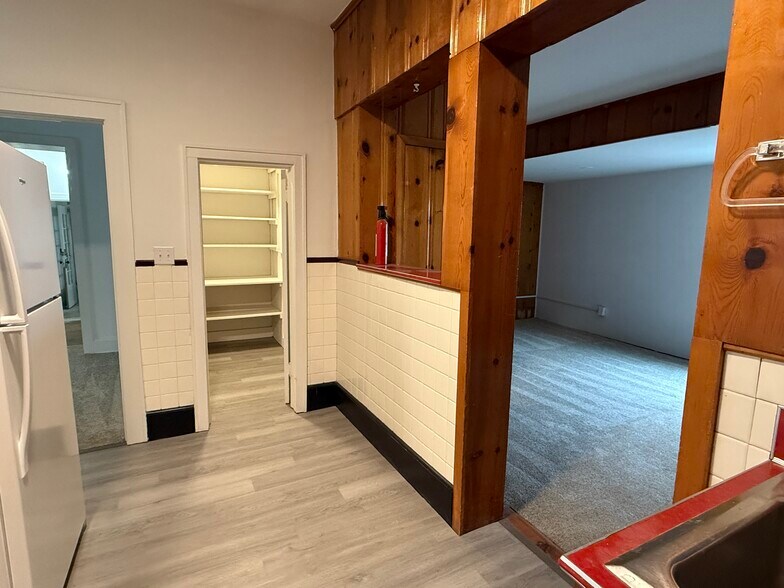 More Photos Of 33 N Washington St, Berkeley Springs Restaurant For Sale