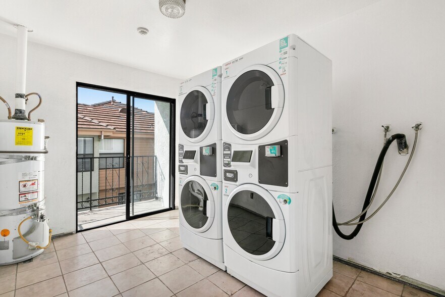 More Photos Of 629-631 E Elk Ave, Glendale Apartments For Sale