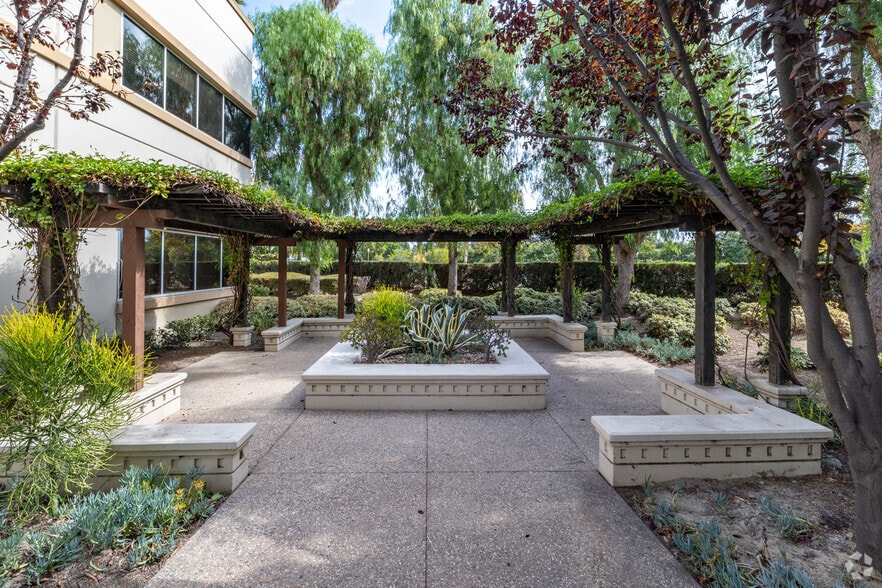 More Photos Of 716 Corporate Center Dr, Pomona Office For Lease