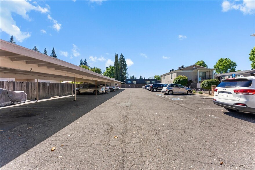 More Photos Of 915 Johnfer Way, Sacramento Apartments For Sale