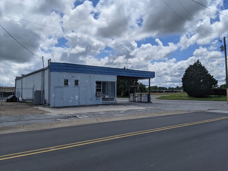 More Photos Of 1202 4th Ave SE, Decatur Service Station For Sale