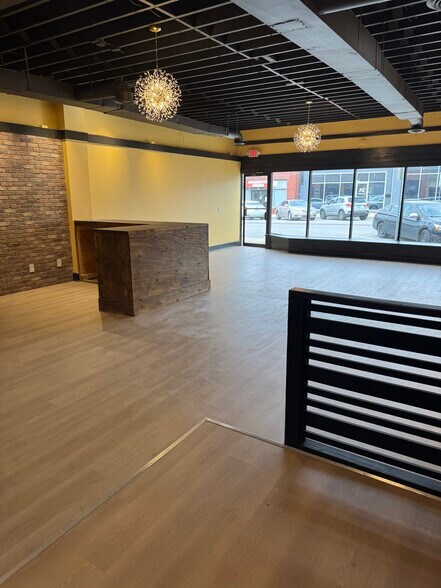 More Photos Of 711 Main St, Grandview Storefront For Lease