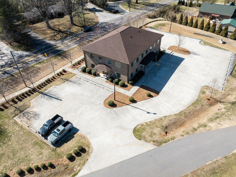 More Photos Of 3844 Clemmons Rd, Clemmons Medical For Lease