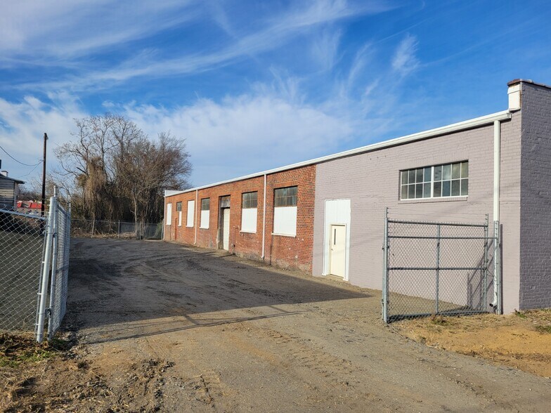 More Photos Of 815 Dinwiddie Ave, Richmond Warehouse For Lease
