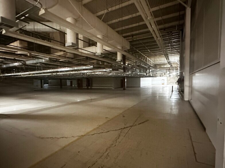 More Photos Of 10321 W Reno Ave, Oklahoma City Manufacturing For Lease