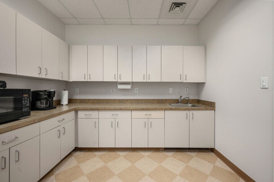 More Photos Of 415-417 Wolfe St, Fredericksburg Medical For Lease