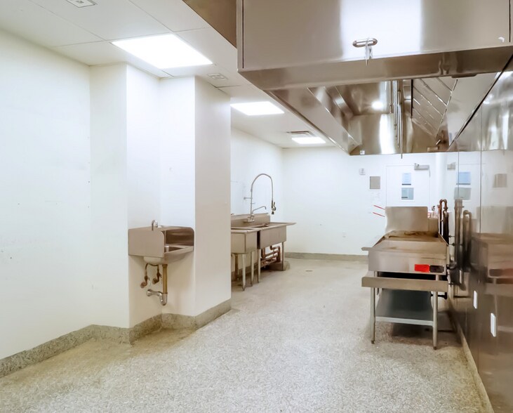 More Photos Of 383 Bridge St, Brooklyn Specialty For Lease