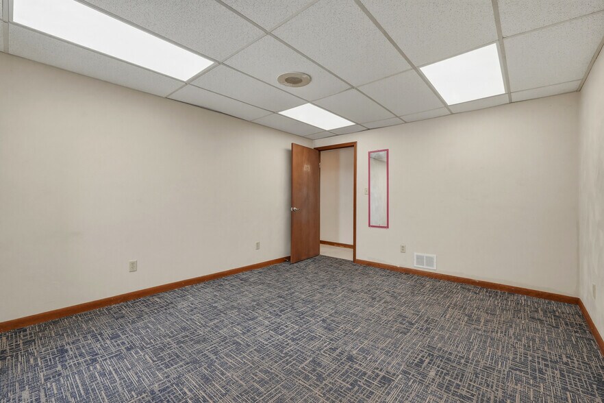 More Photos Of 3122 7th Ave, Charleston Office For Sale