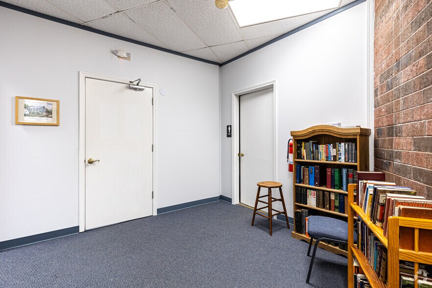 More Photos Of 816-818 NW Park Ln, Lee's Summit Office For Lease