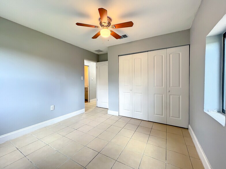 More Photos Of 1906 Murdock Blvd, Orlando Office For Lease