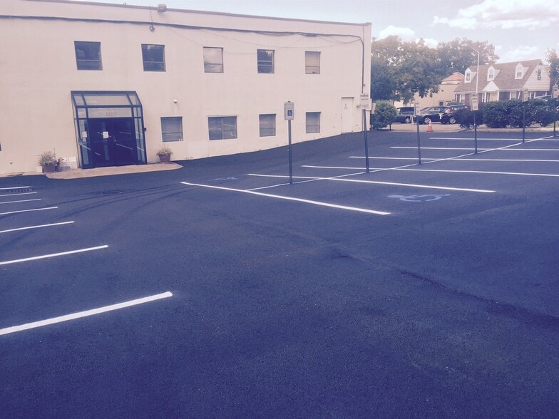 More Photos Of 1415 Queen Anne Rd, Teaneck Office For Lease