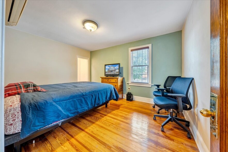 More Photos Of 3118 Williamson Rd NW, Roanoke Freestanding For Sale