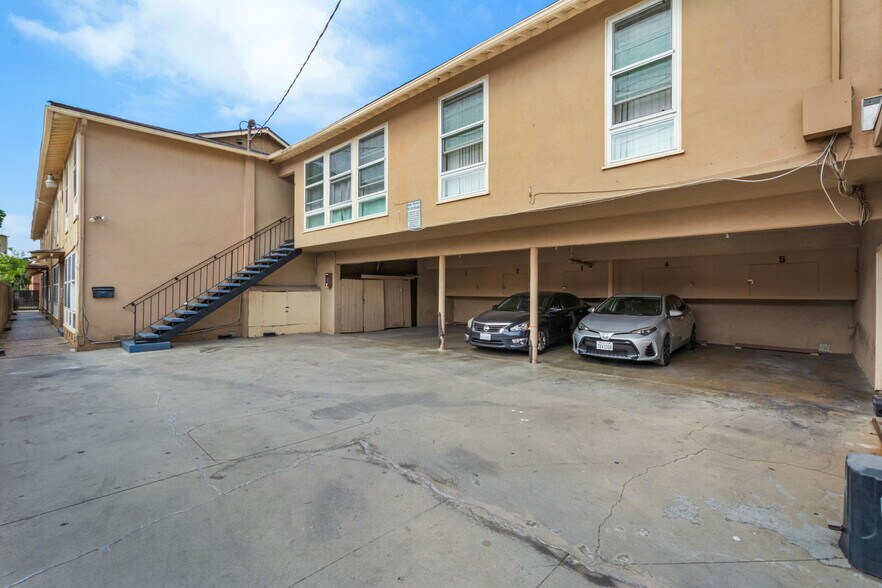 More Photos Of 125 E Buckthorn St, Inglewood Apartments For Sale