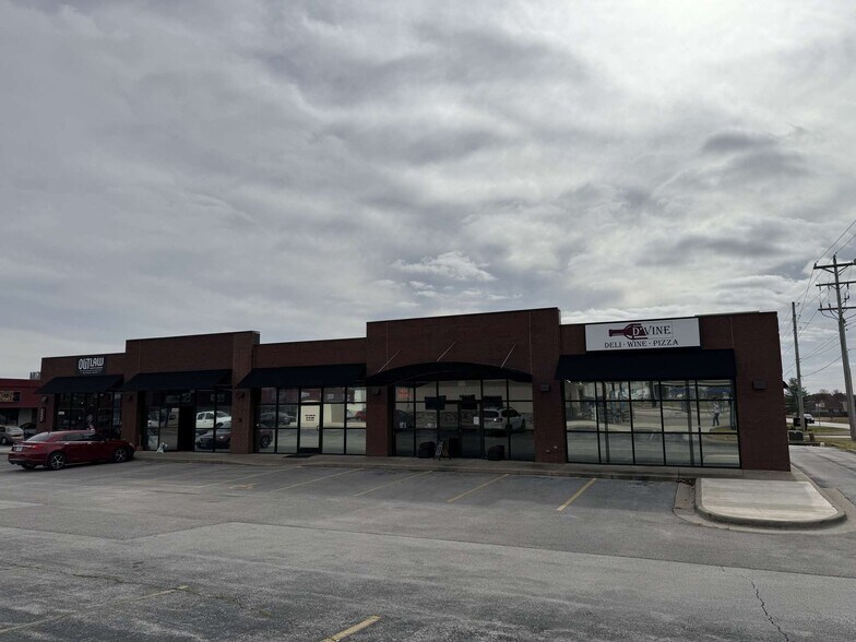 More Photos Of 432 S Mill St, Rogersville General Retail For Lease