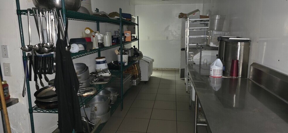 More Photos Of 1401 Texas 16, Graham Restaurant For Sale