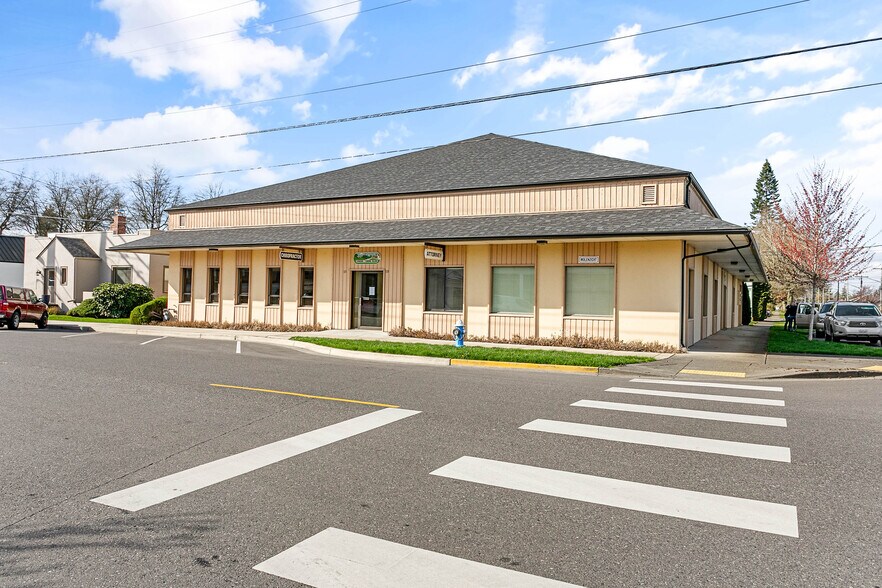 More Photos Of 115 7th St, Lynden Office For Lease