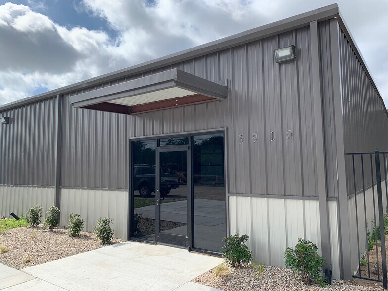 More Photos Of 3910 E McKinney St, Denton Warehouse For Sale