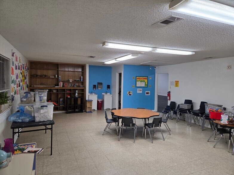 More Photos Of 1339 N Masters Dr, Dallas General Retail For Sale